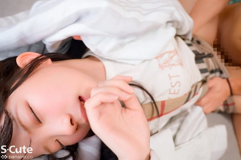 <a href="https://al.fanza.co.jp/?lurl=https%3A%2F%2Fvideo.dmm.co.jp%2Fav%2Fcontent%2F%3Fid%3Dsqte00640&af_id=zoimmewolf-001&ch=toolbar&ch_id=text" rel="sponsored">いつでも使えるオナホ後輩 南日菜乃</a><br>【AVシーン】スカートをたくし上げてオマンコ見せてるシーンがあるAVをまとめてみた！(誘惑＆羞恥)[AVシーンまとめエロ画像]