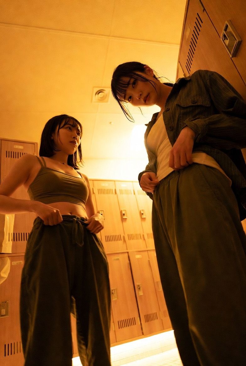 【リアル】脱衣所のあられもない全裸女子が全世界流出♡嘘っ!?見られてる…トラウマ級のリアルAIエロ画像