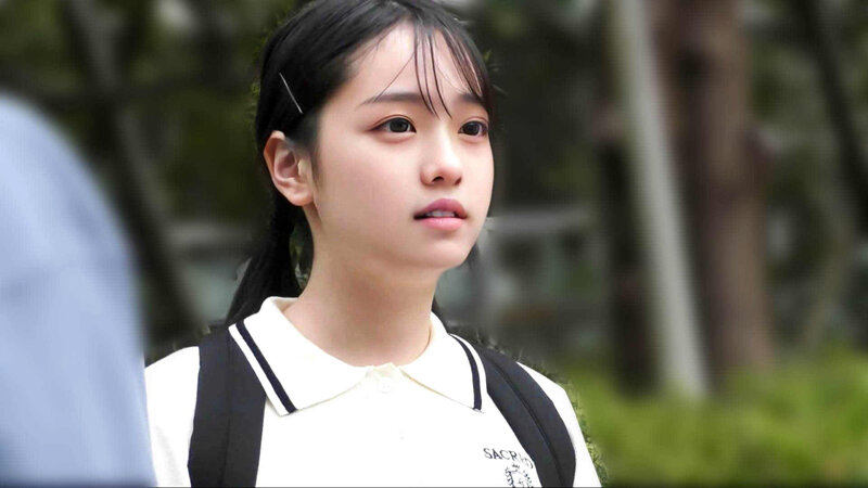 【AIAV】お嬢様学校に通うガチ美少女が痴漢→チンポ挿入で発情♡快楽に目覚め中出しむせび狂うっ！[身体は実写・顔はAIのAIエロ動画]